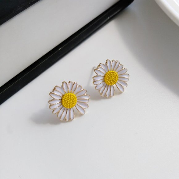 💕Last one Enamel Daisy Stud Sterling Silver - Picture 5 of 7